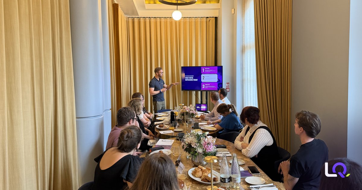 Luke Quilter presenting on AI search at the Sleeping Giant Media industry breakfast, with guests around a long table